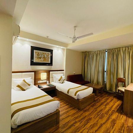 Sangai Continental Hotell Imphal Exteriör bild