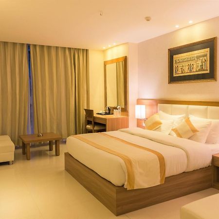 Sangai Continental Hotell Imphal Exteriör bild