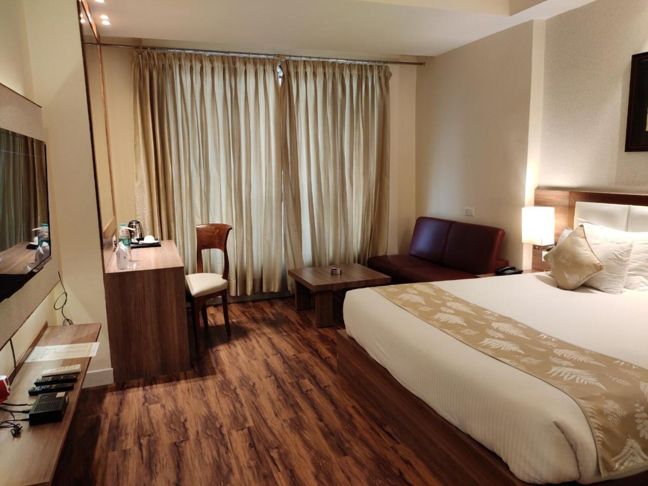 Sangai Continental Hotell Imphal Exteriör bild
