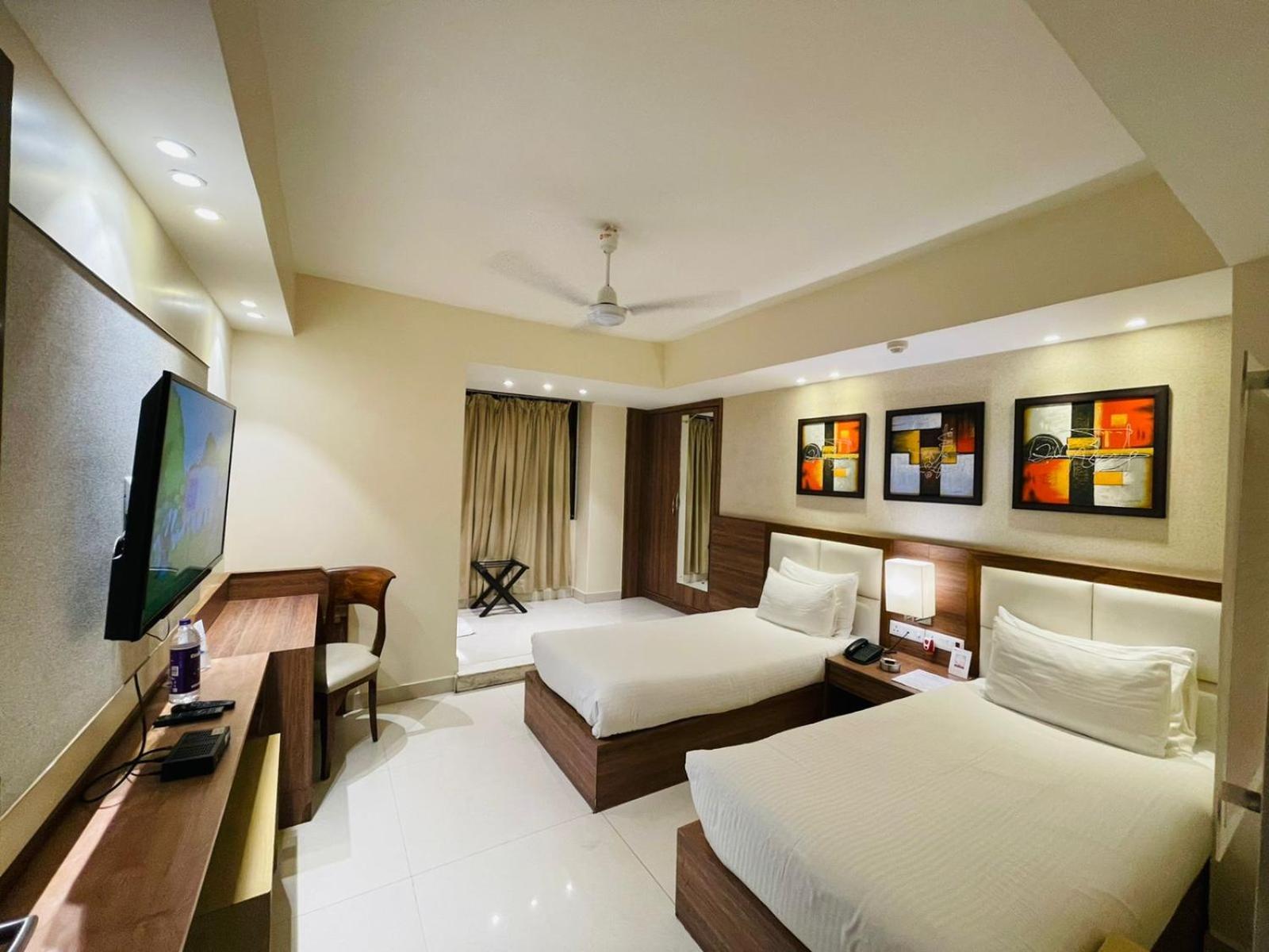 Sangai Continental Hotell Imphal Exteriör bild