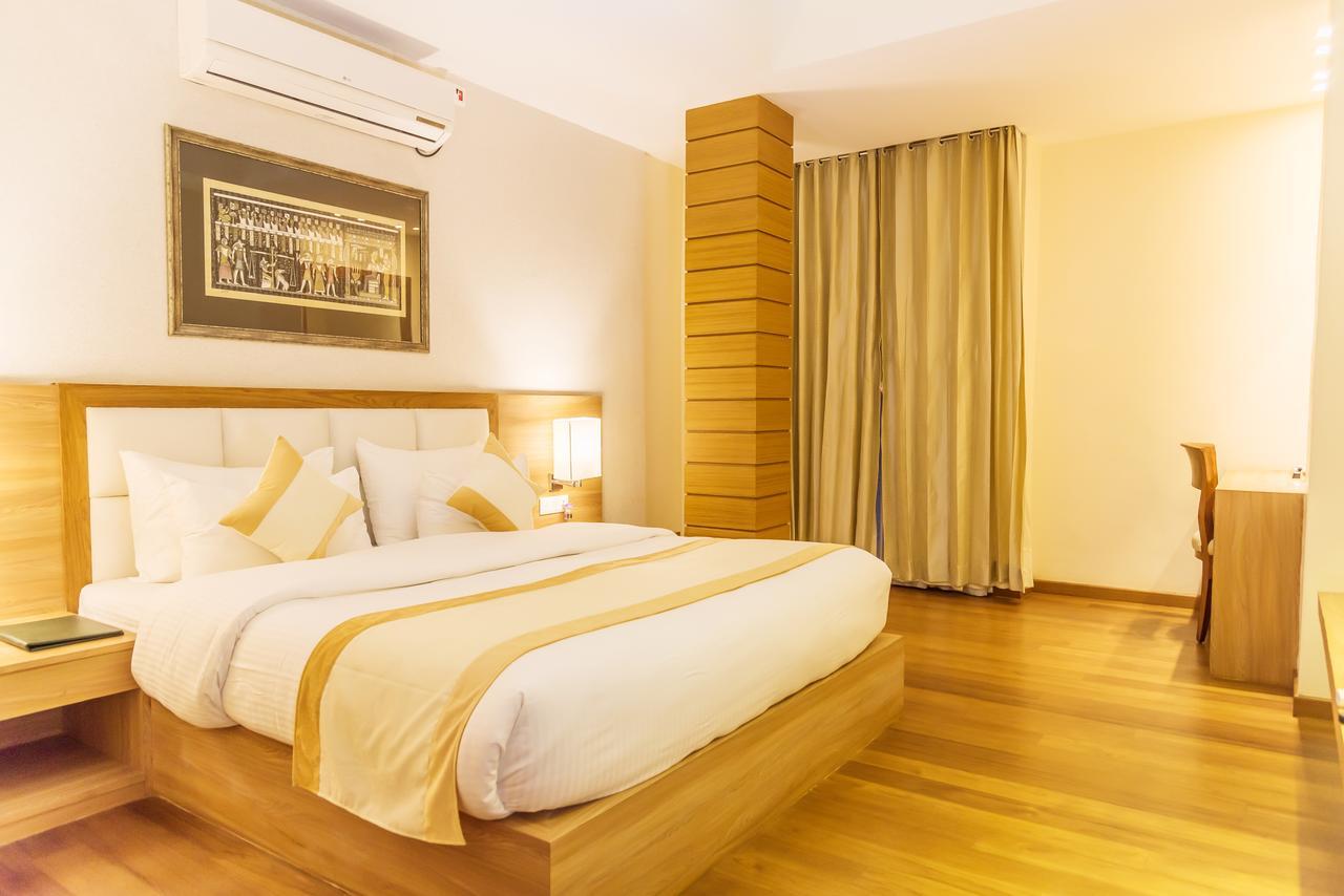 Sangai Continental Hotell Imphal Exteriör bild