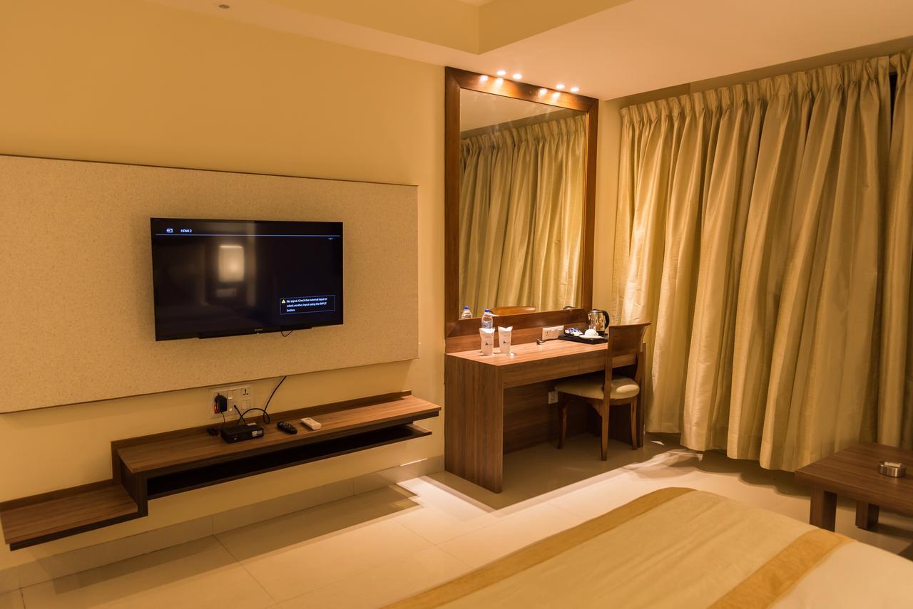 Sangai Continental Hotell Imphal Exteriör bild