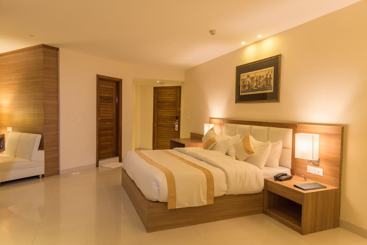 Sangai Continental Hotell Imphal Exteriör bild