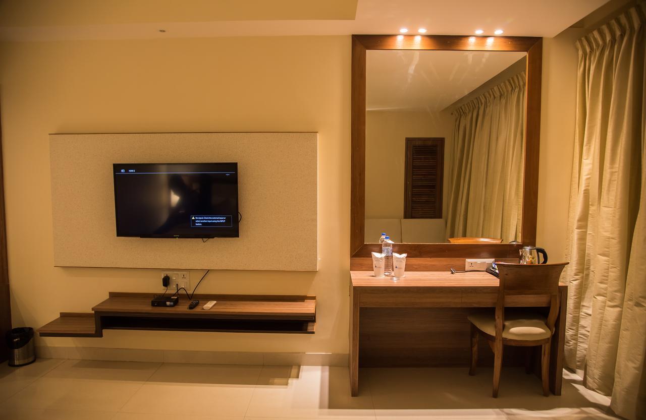 Sangai Continental Hotell Imphal Exteriör bild