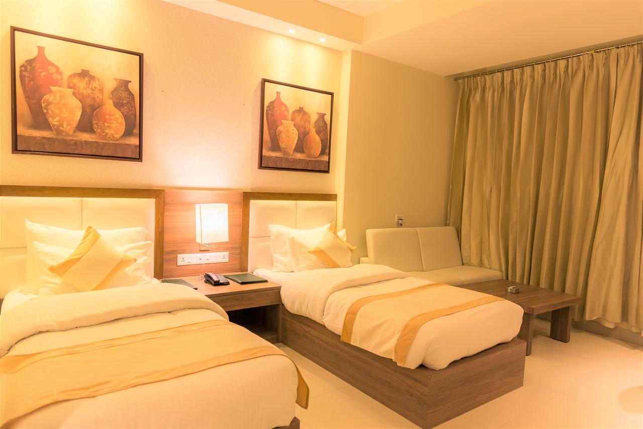 Sangai Continental Hotell Imphal Exteriör bild