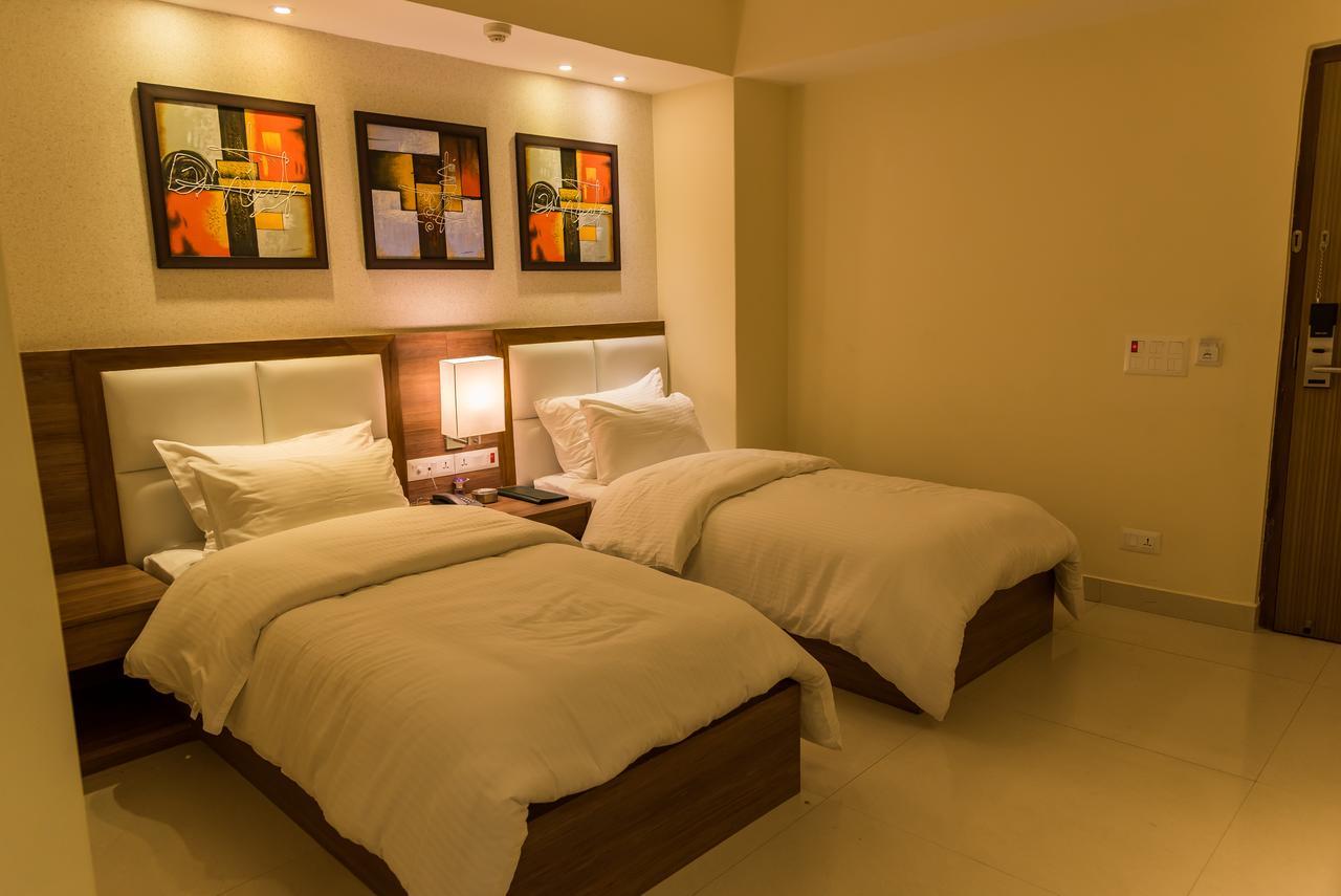 Sangai Continental Hotell Imphal Exteriör bild
