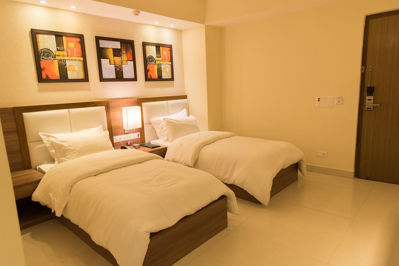 Sangai Continental Hotell Imphal Exteriör bild