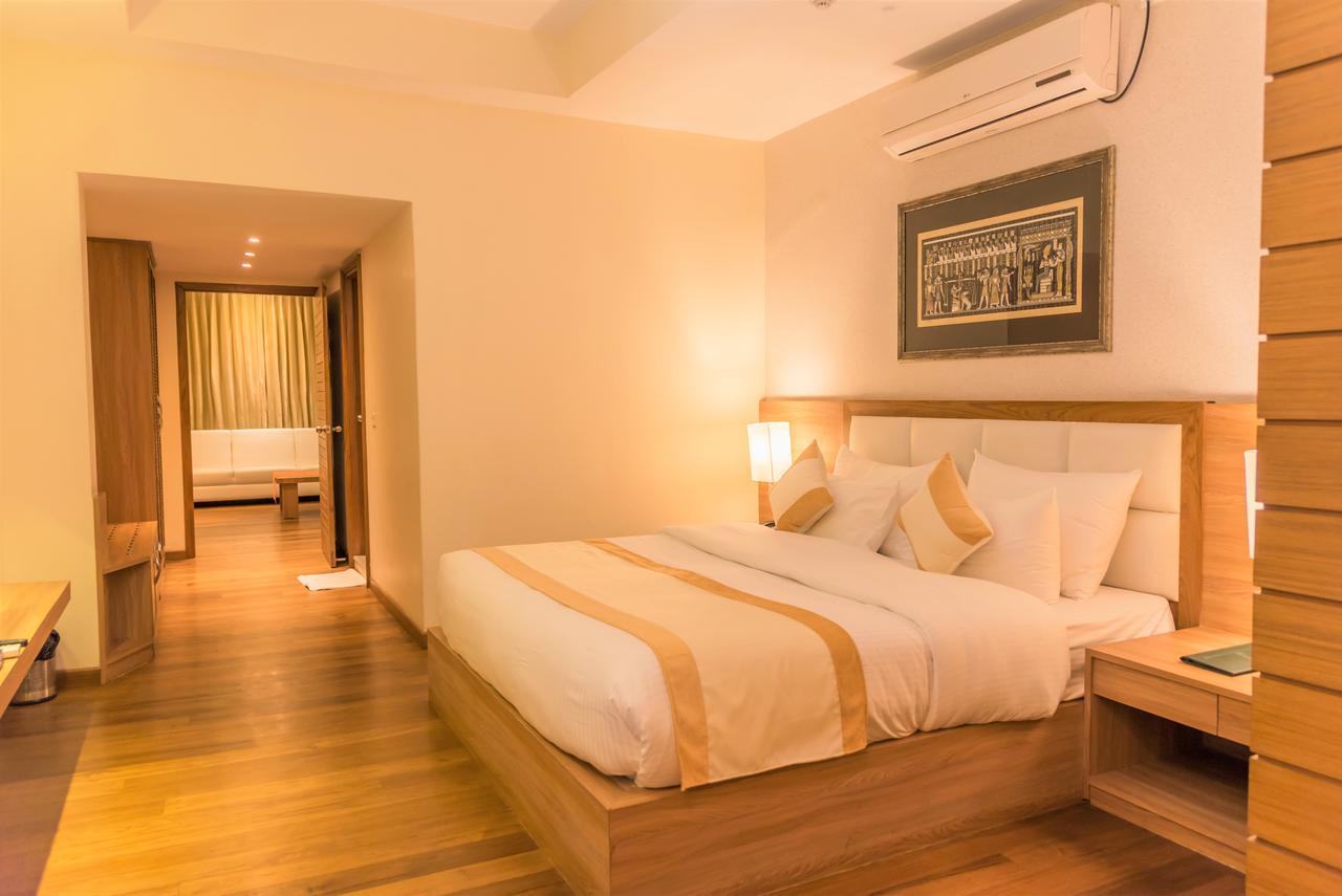 Sangai Continental Hotell Imphal Exteriör bild