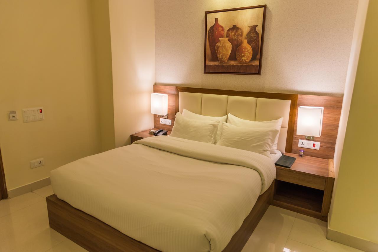 Sangai Continental Hotell Imphal Exteriör bild