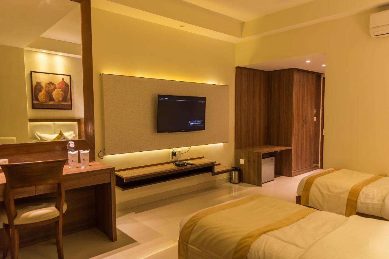 Sangai Continental Hotell Imphal Exteriör bild