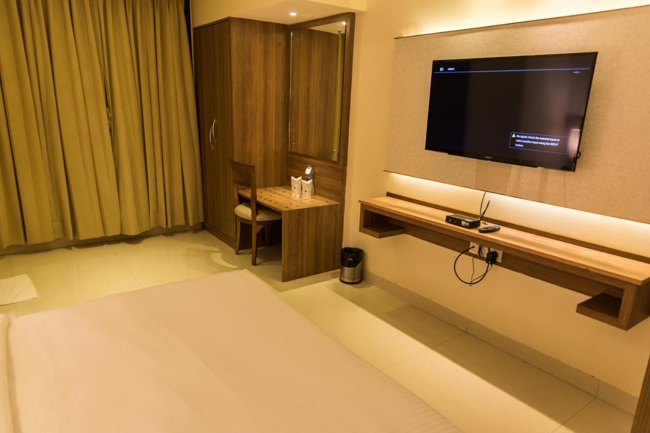 Sangai Continental Hotell Imphal Exteriör bild