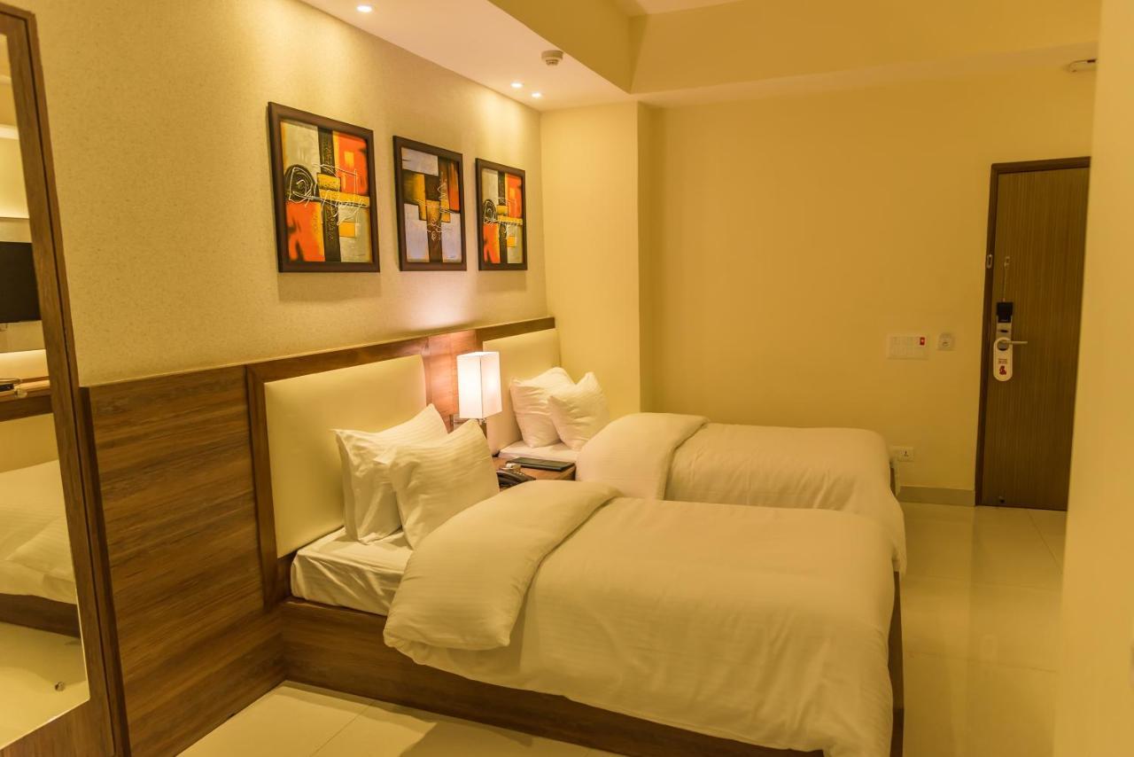 Sangai Continental Hotell Imphal Exteriör bild