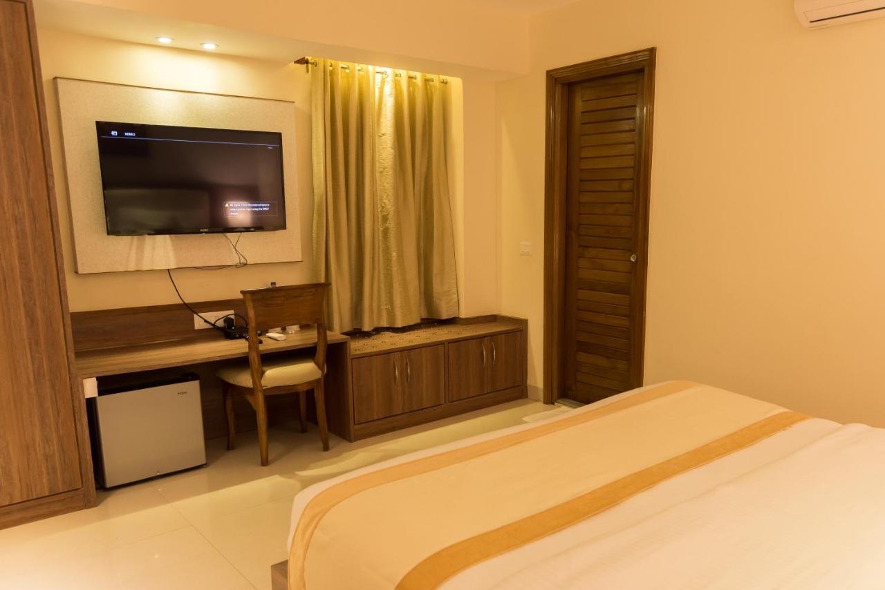 Sangai Continental Hotell Imphal Exteriör bild
