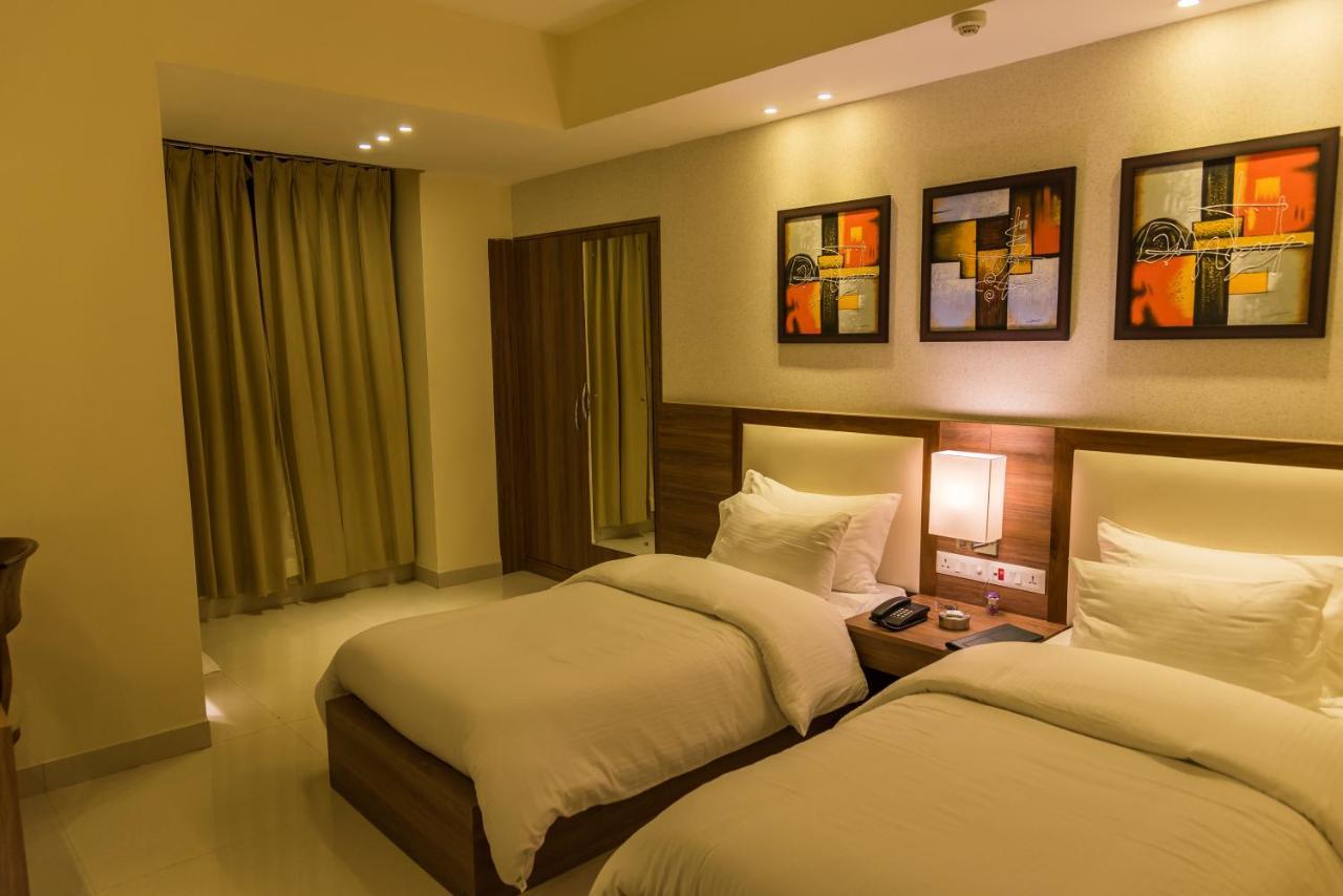 Sangai Continental Hotell Imphal Exteriör bild